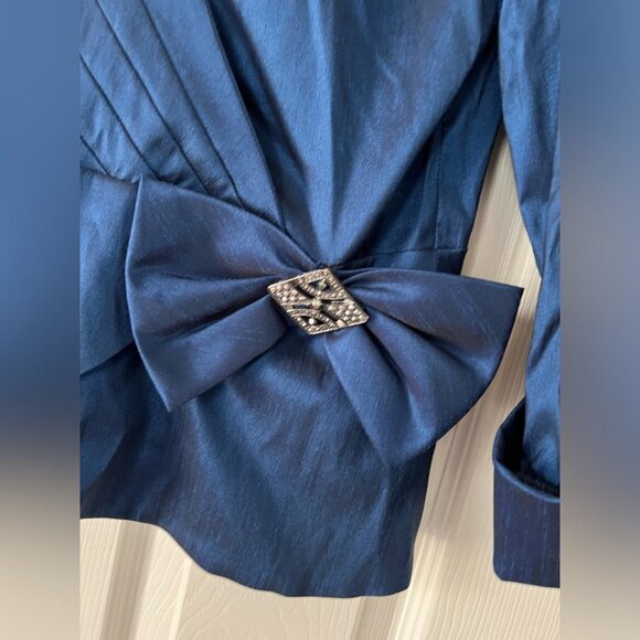 Cachet Women’s Blue Satin Blouse Top Size 14 Jewel Bow Accent Evening Formal Coc - Picture 2 of 4